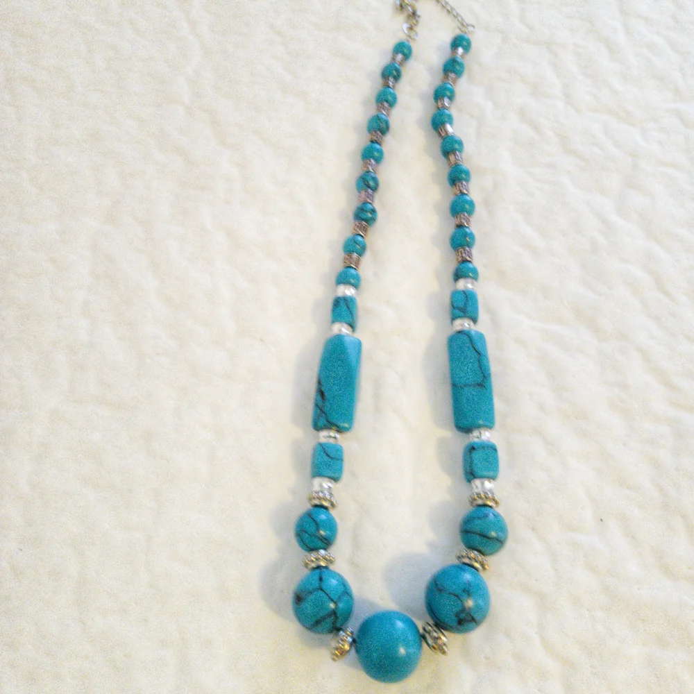 Elegant Turquoise Beaded Necklace
